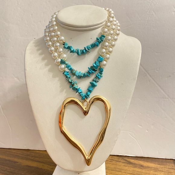 Elegant Pearl and Turquoise Necklace with Gold Heart Pendant - Picture 14 of 16